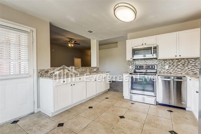Building Photo - 4643 Yellowleaf Dr