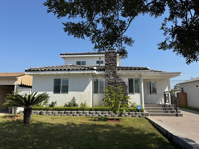 Photo - 1143 W 163rd St House