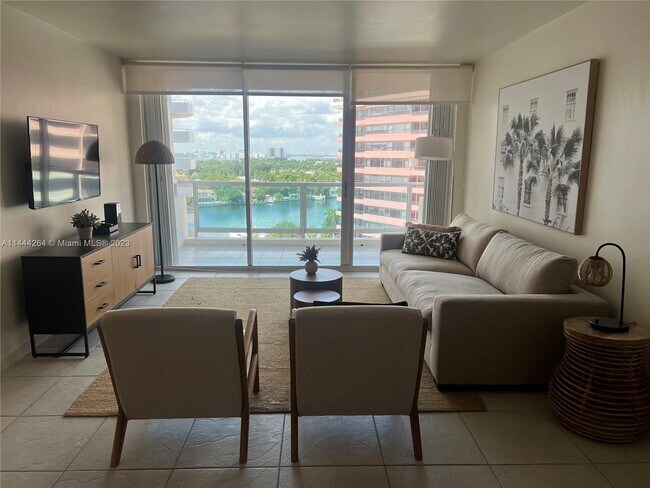 Foto del edificio - 5161 Collins Ave Unit 1211