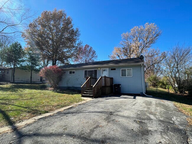Building Photo - 17604 Montgall Dr