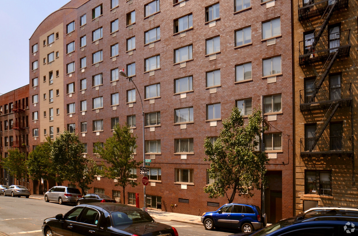 Foto del edificio - Creston Avenue Apartments