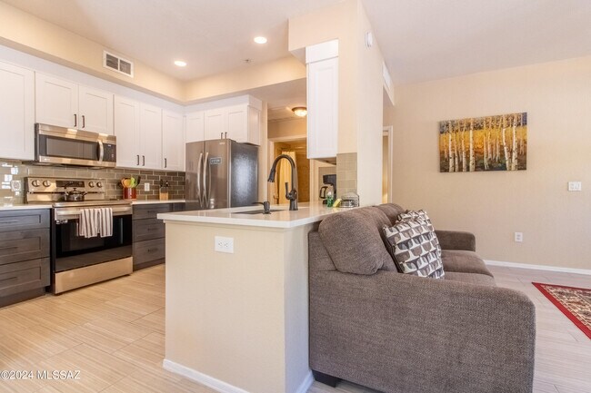 Foto del edificio - 1500 E Pusch Wilderness Dr