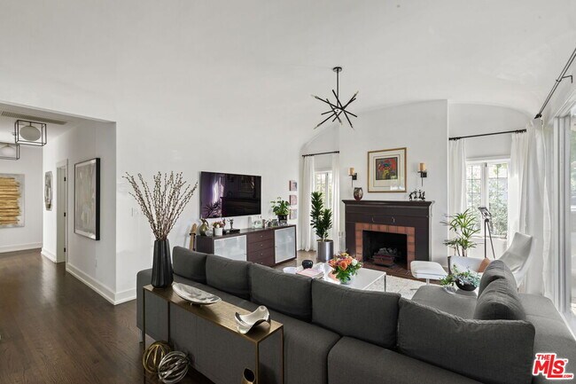 Foto del edificio - 10640 Rochester Ave