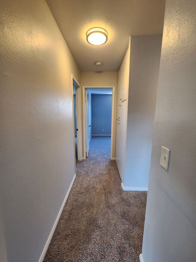 Foto del edificio - SPACIOUS 2BR/2BA UNIT in GATED Complex for Rent in El Cajon