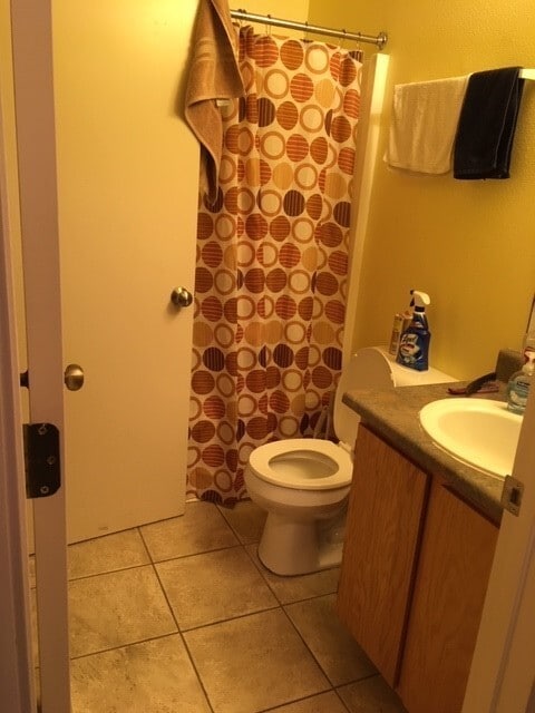 Building Photo - ** Smokey Lane 1 Bedroom 1 Bath Lower Leve...
