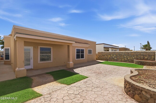 Building Photo - 13709 Paseo Sereno Dr