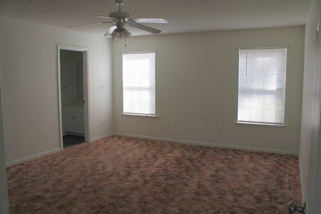 Building Photo - Recently remodeled home