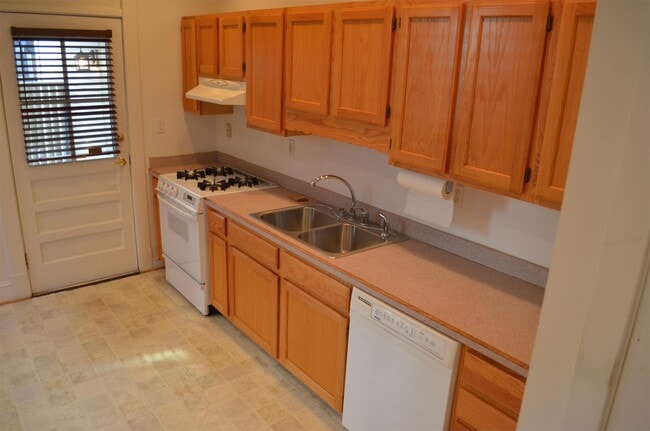 Photo - 621 W Princess Anne Rd Townhome