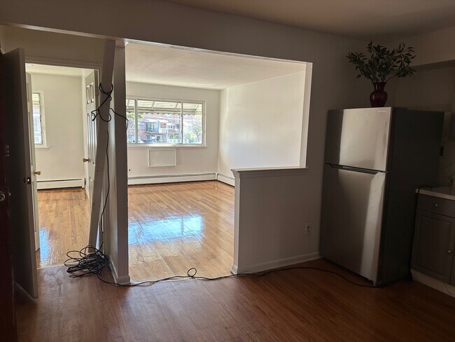 Foto del edificio - 715 Saint Lawrence Ave