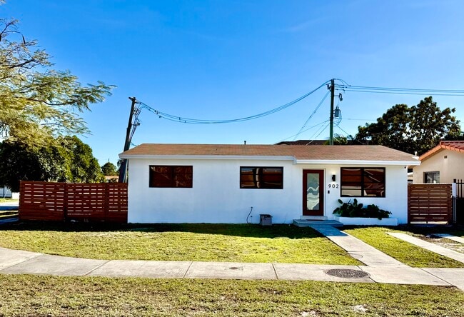 Foto del edificio - 902 W 37th St