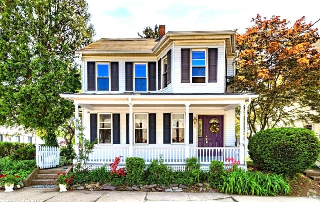 Building Photo - 949 Vine St