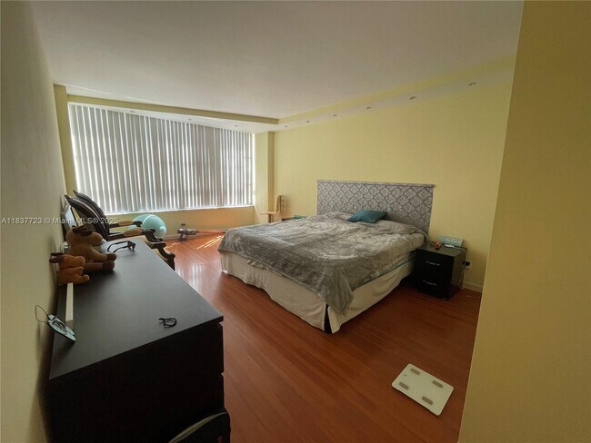 Foto del edificio - 600 Three Islands Boulevard