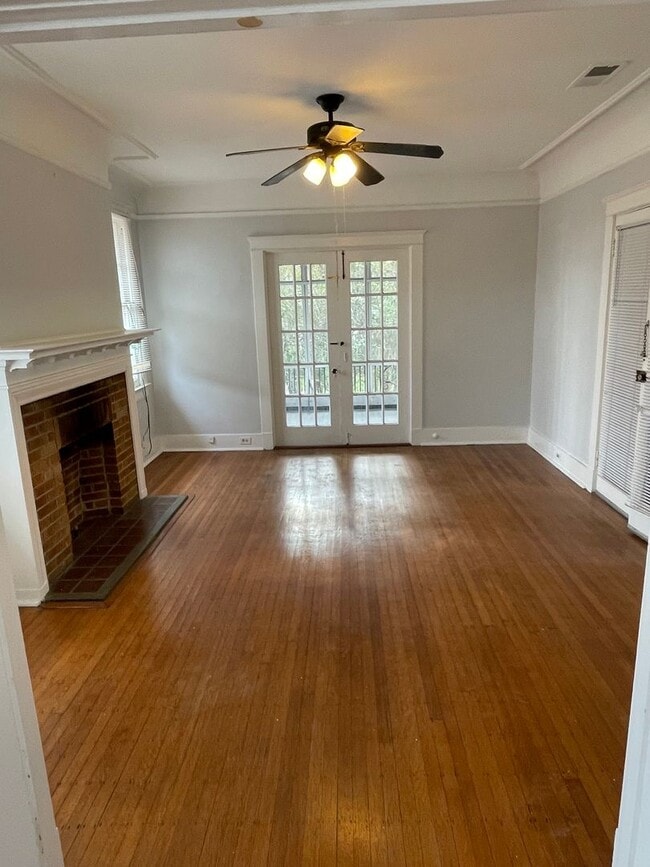 Photo - 1BD/1BA on Broadway St. Shared Laundry on ... Apartment