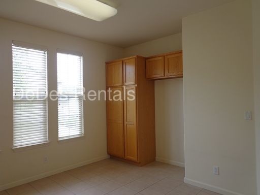 Building Photo - 53 Royal Gorge St