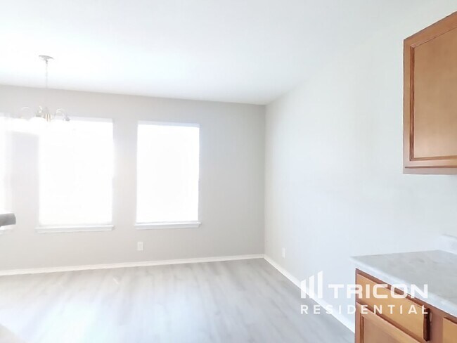 Foto del edificio - 7827 Hedrick Farm