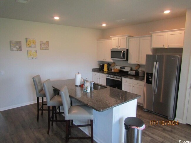 Building Photo - 2155 Ainsley Dr