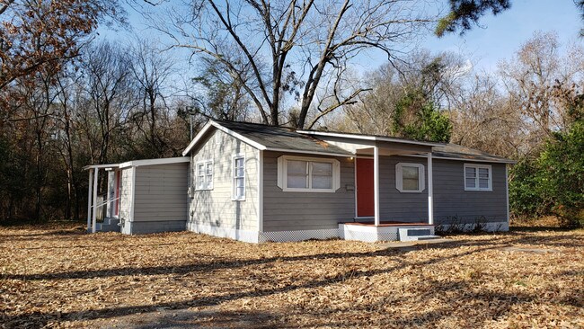 Building Photo - 328 Baruch st