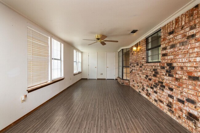 Building Photo - 1027 Cimarron Trail