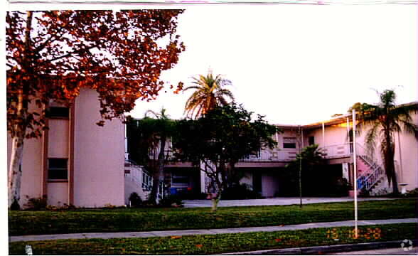 Primary Photo - 426 Palm Ave N