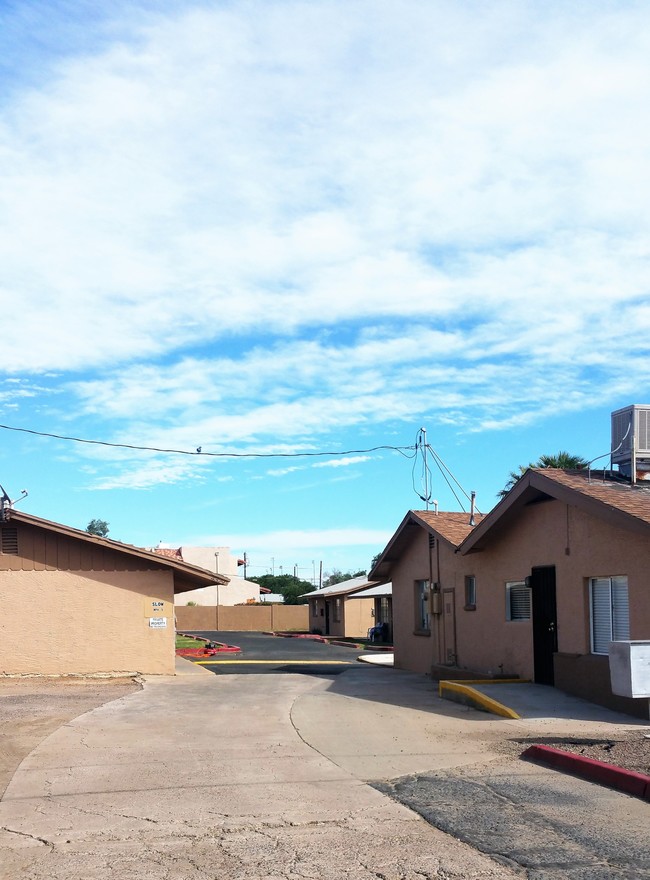 Building Photo - 4329 N Longview Ave