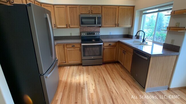 Foto del edificio - 1334 S Canoe Creek Dr