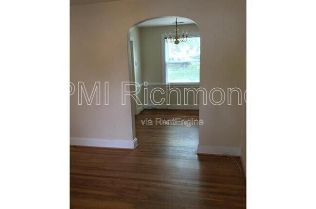 Building Photo - 2705 Dellrose Ave