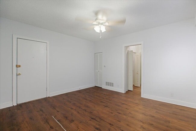 Building Photo - 3727 N Pine Grove Ave