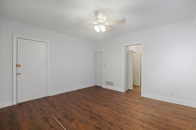 Foto del edificio - 3727 N Pine Grove Ave