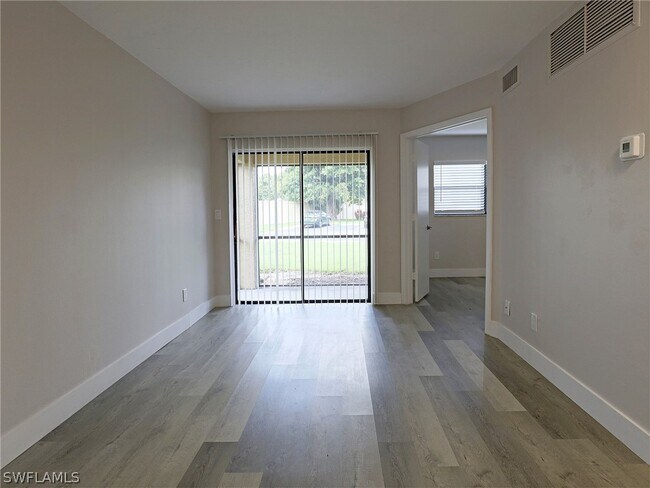 Foto del edificio - 5327 Summerlin Rd