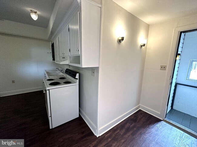 Building Photo - 14703 Eyler Ave