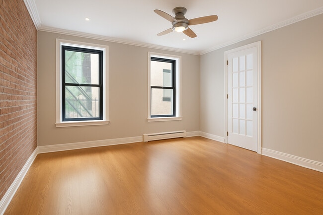 Foto del edificio - 344-348 E 18th St
