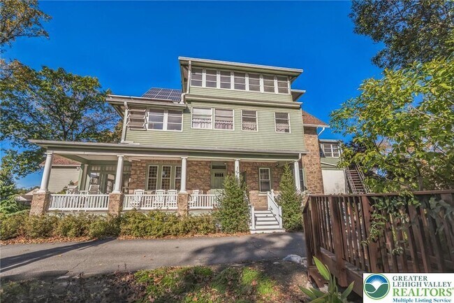 Foto del edificio - 313 Edgewood Dr