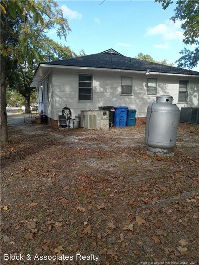 Foto del edificio - 1 br, 1 bath House - 200 Post Avenue #1