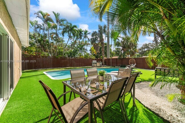 Foto del edificio - 2708 Cleveland St