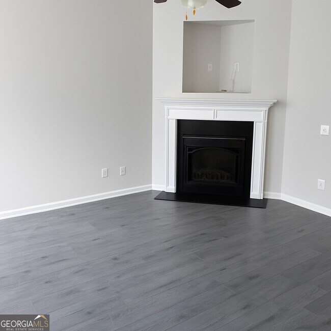 Foto del edificio - 6416 Ellenwood Dr