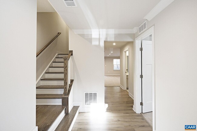 Building Photo - 2045 Landon Ln