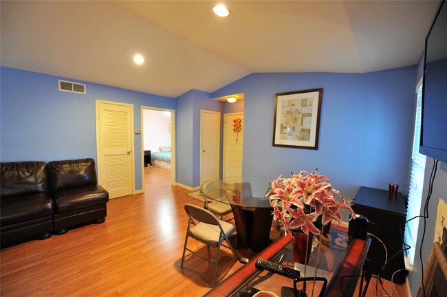 Foto del edificio - 6602 Harbor Town Dr