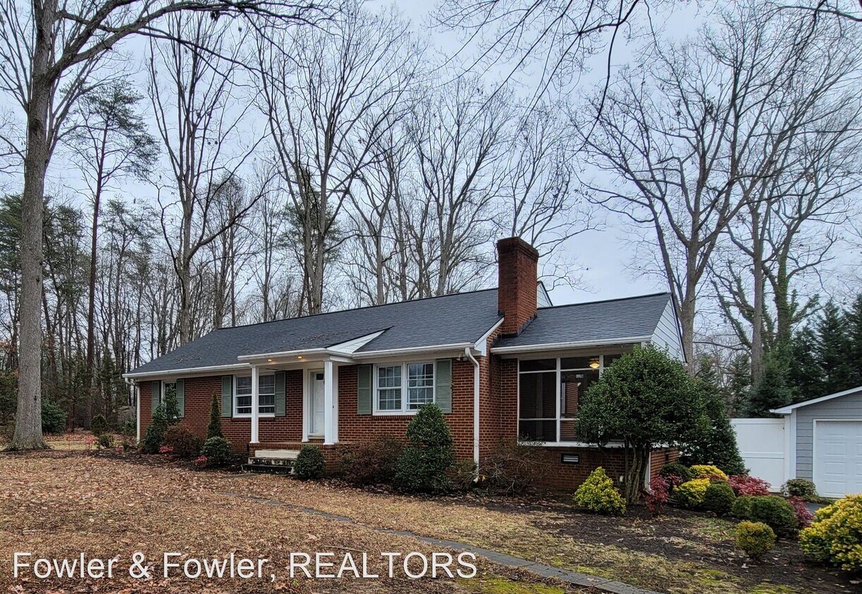 Foto principal - 3 br, 1.5 bath House - 301 Meadowood St