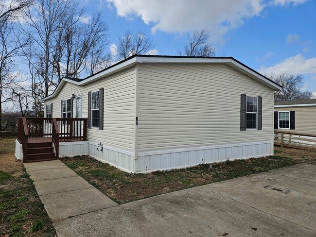 Building Photo - 64 Lynnwood Cir