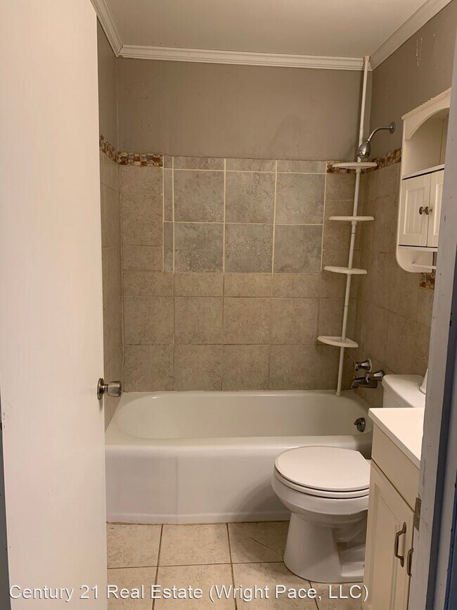 Building Photo - 2 br, 1.5 bath House - 1202 Oakdale