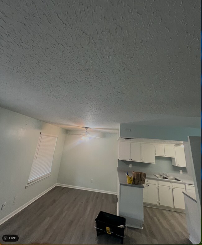 Building Photo - 1103 Caliente Dr