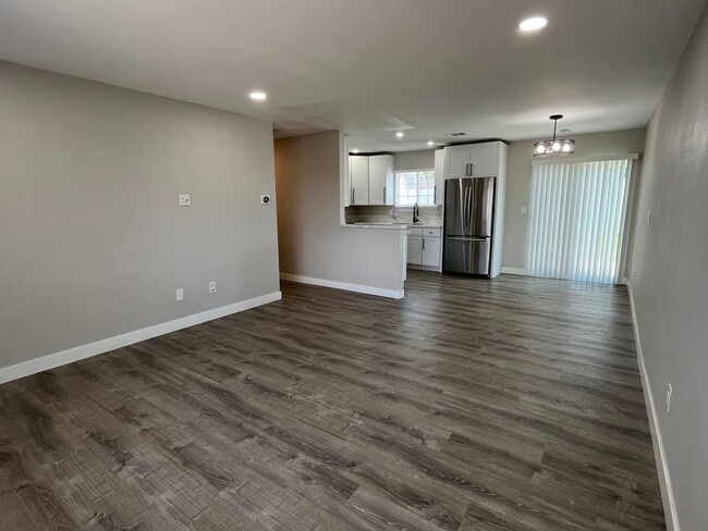 Foto del edificio - 3 Bedroom Home in Paradise Hills