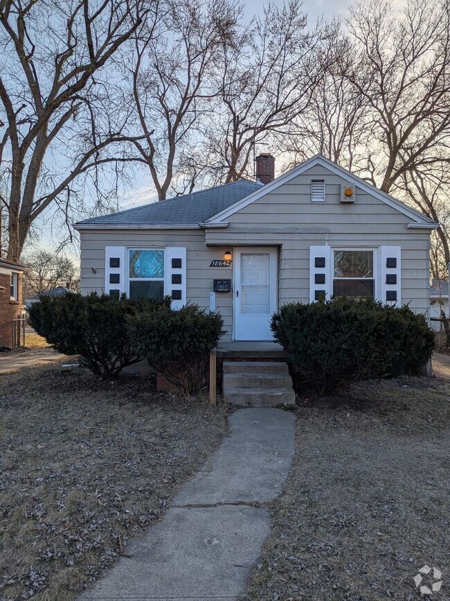 Building Photo - 18642 Shaftsbury Ave