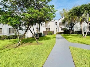 Building Photo - 9429 Fontainebleau Blvd