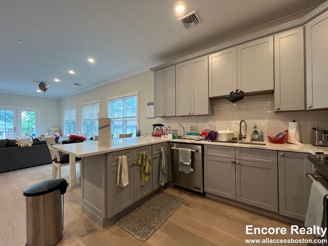 Building Photo - 32 Cummins Hwy