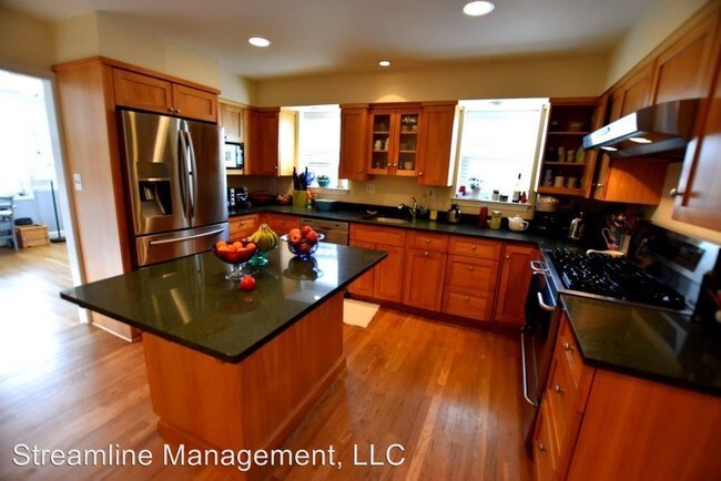 Foto del edificio - 8712 Maywood Ave