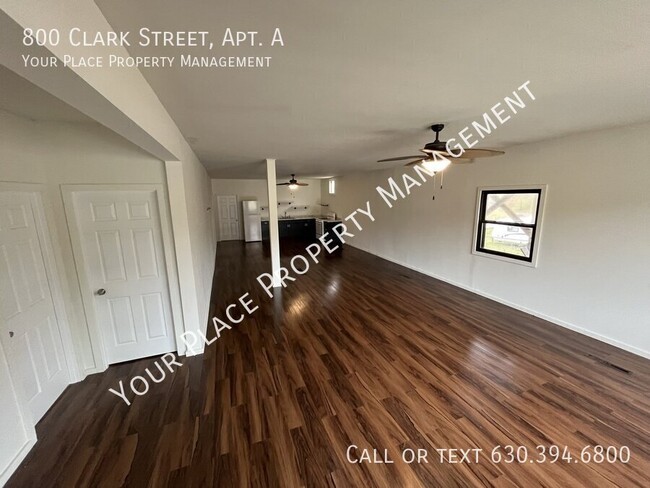 Building Photo - HUGE, REMODELED 3BR, 1BA with in unit wash...