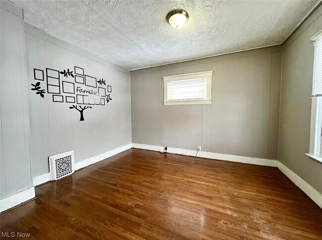 Foto del edificio - 12914 Ferris Ave