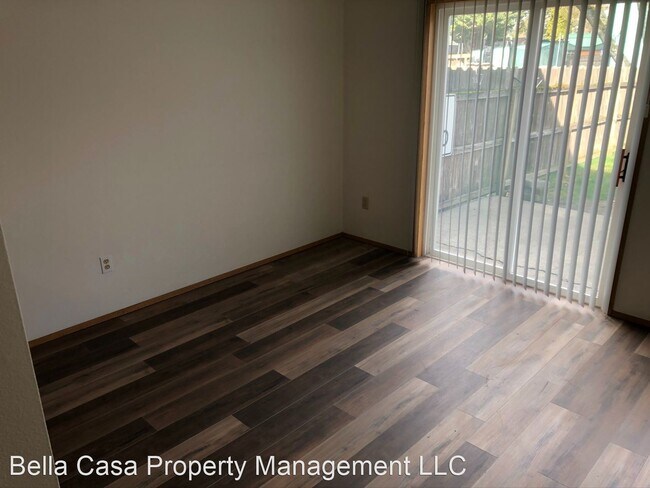 Foto del edificio - 3 br, 1.5 bath House - 767 SE Cleveland Ave