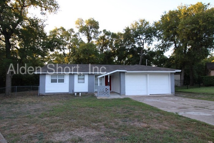 Primary Photo - 3 bed, 2 bath in Oak Cliff